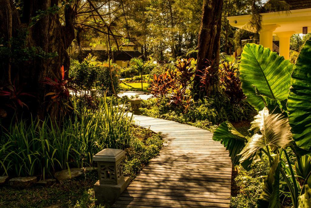 Jade Marina Resort & Spa Ngapali Exterior photo